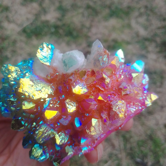 Aura Quarts cluster piece - Picture 2 of 3